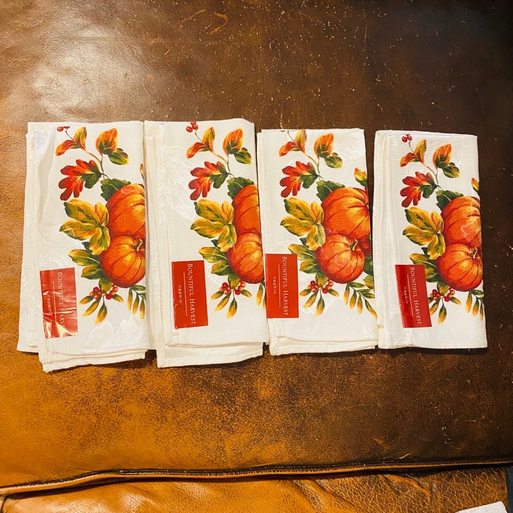 Bountiful Harvest Napkins Set Of 4 NWT